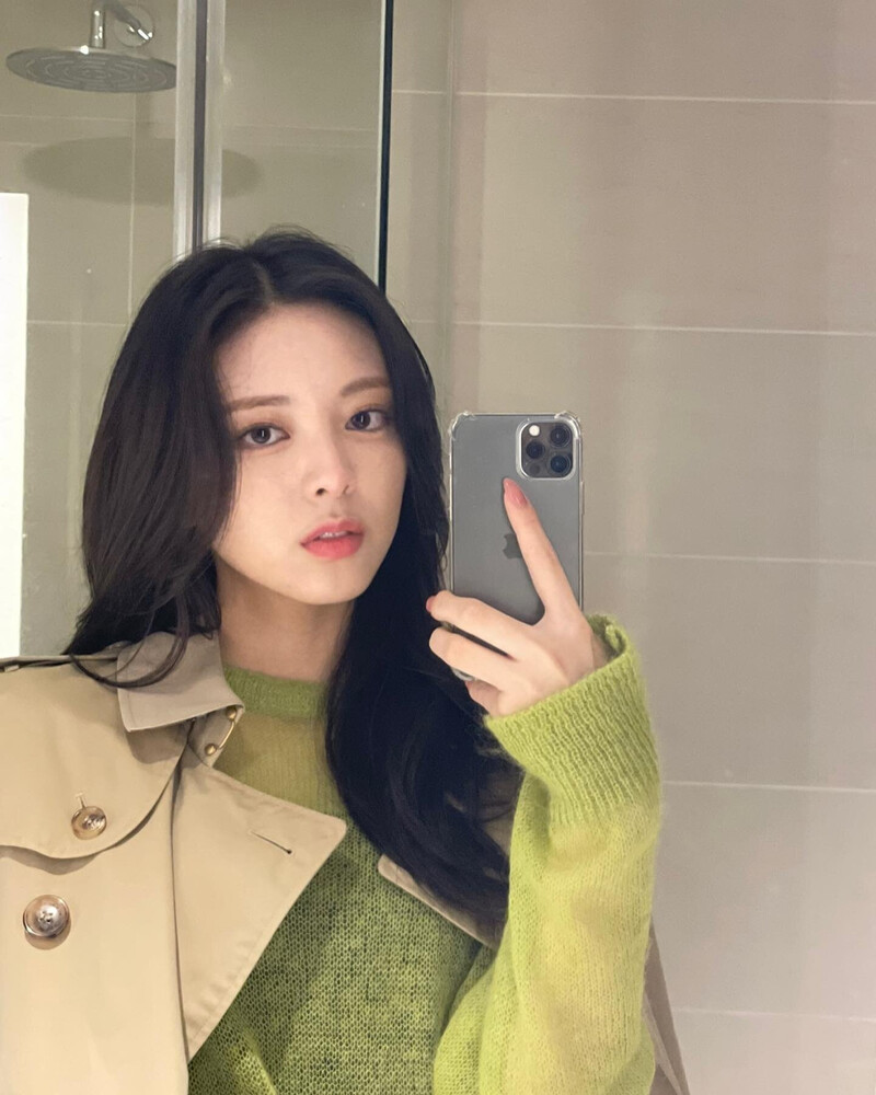 211109 ITZY Instagram Update documents 18