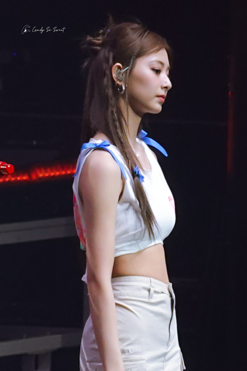 230613 TWICE Tzuyu - ‘READY TO BE’ World Tour in Oakland Day 2 documents 2