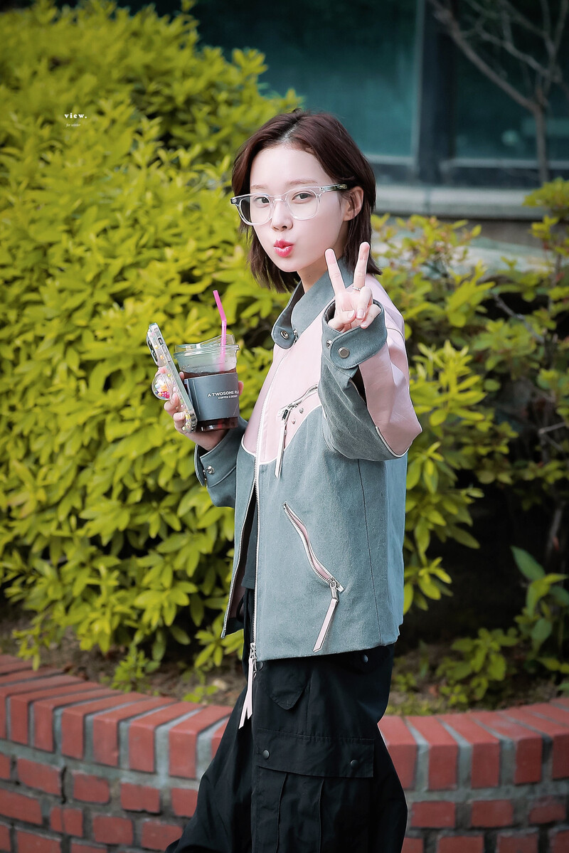 230519 aespa Winter - Music Bank Commute documents 1