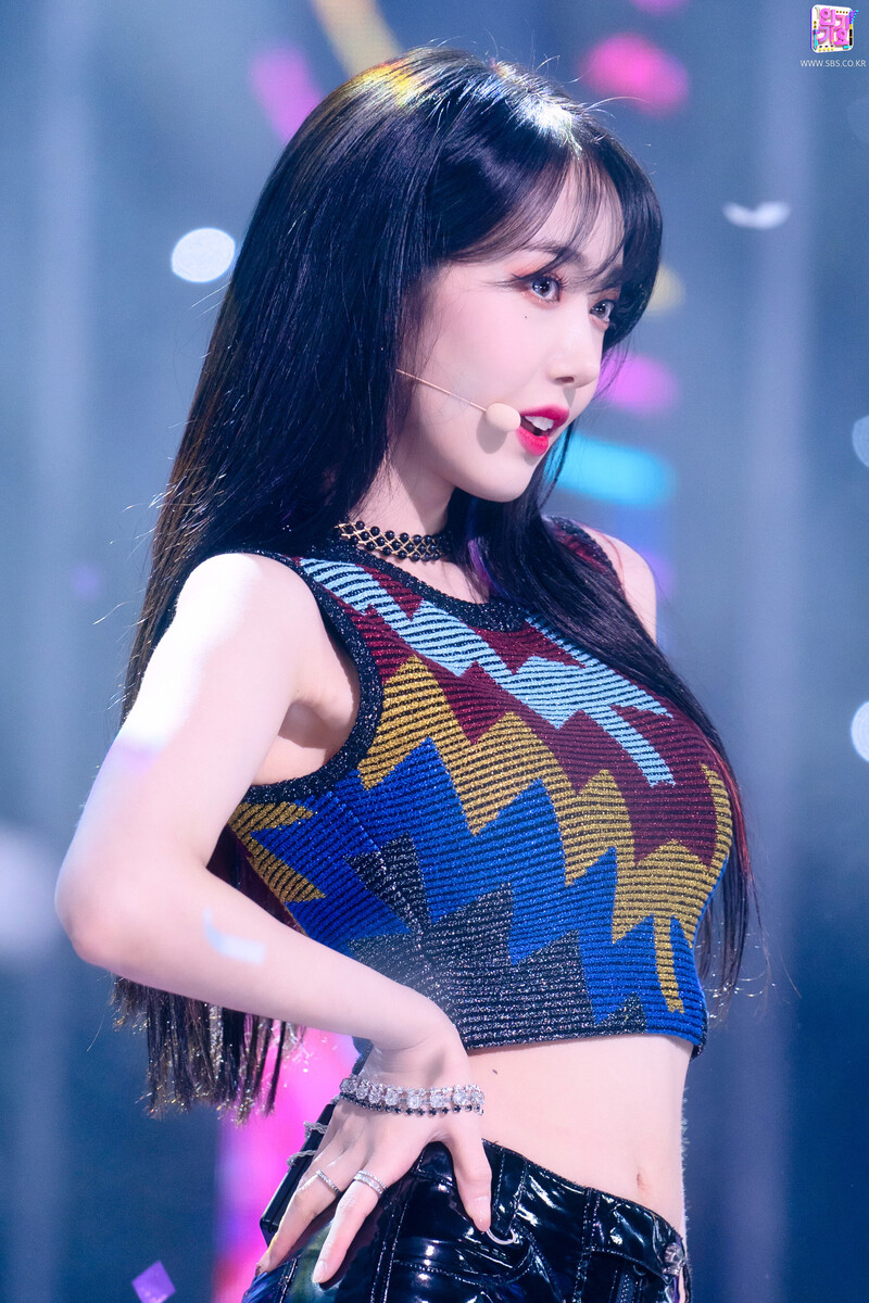 220227 VIVIZ Sinb - 'BOP BOP!' at Inkigayo documents 1