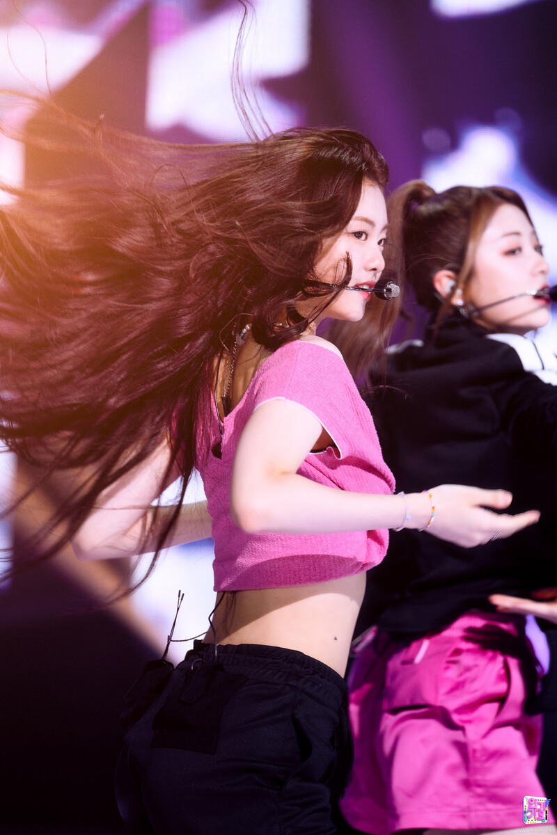 220515 LE SSERAFIM Garam - 'FEARLESS' at Inkigayo documents 12