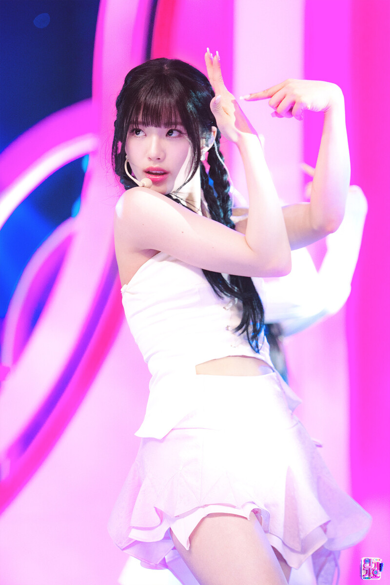 230611 fromis_9 Jiwon - ‘#memos’ at Inkigayo documents 1