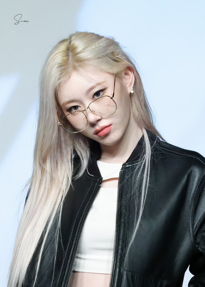 241108 ITZY Chaeryeong - Makestar Fansign & Music Bank Commute documents 3