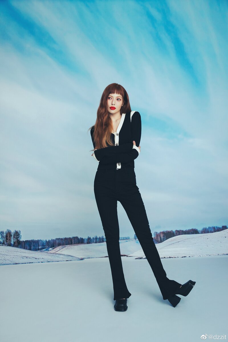 Hyuna for Dzzit 2021 FW Collection documents 2