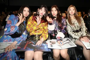 191016 IZ*ONE Sakura, Hyewon, Chaeyeon, Minju at Seoul Fashion Week 2020 S/S "BIG PARK" collection