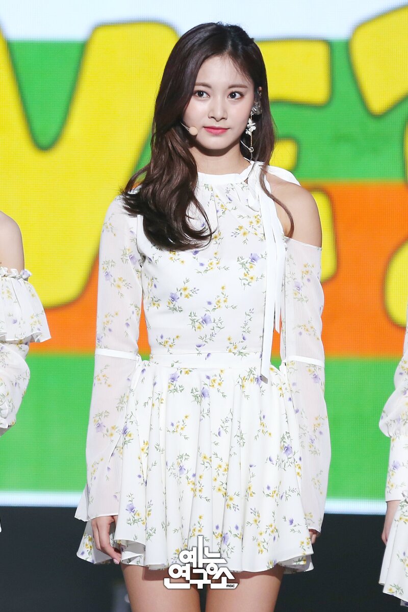 180421 TWICE Tzuyu - 'What is Love?' at Music Core documents 3