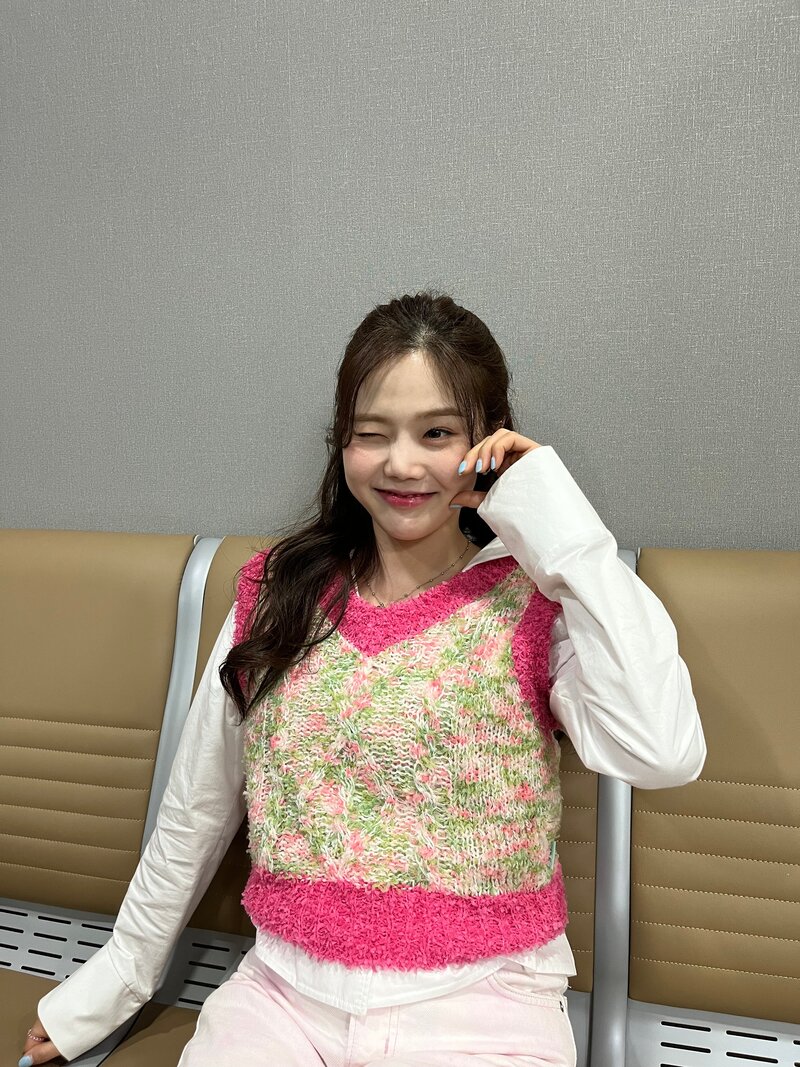 230602 OH MY GIRL Weverse Update - Hyojung documents 2