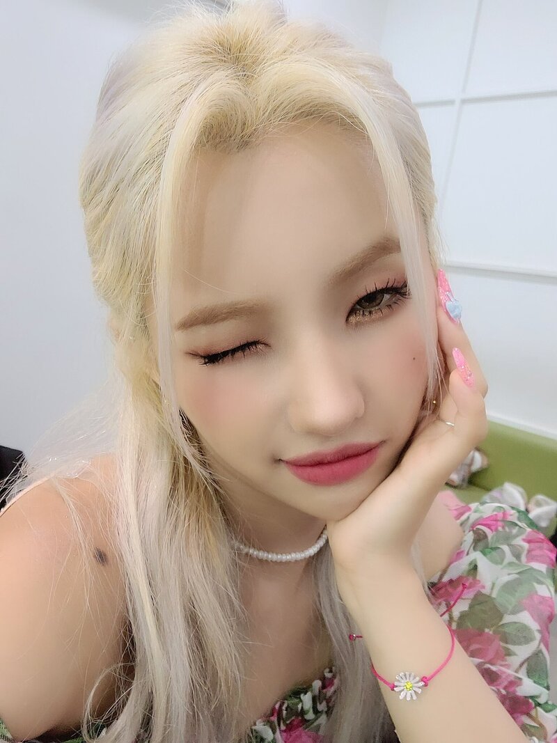 210709 (G)I-DLE Soyeon SNS Update documents 1