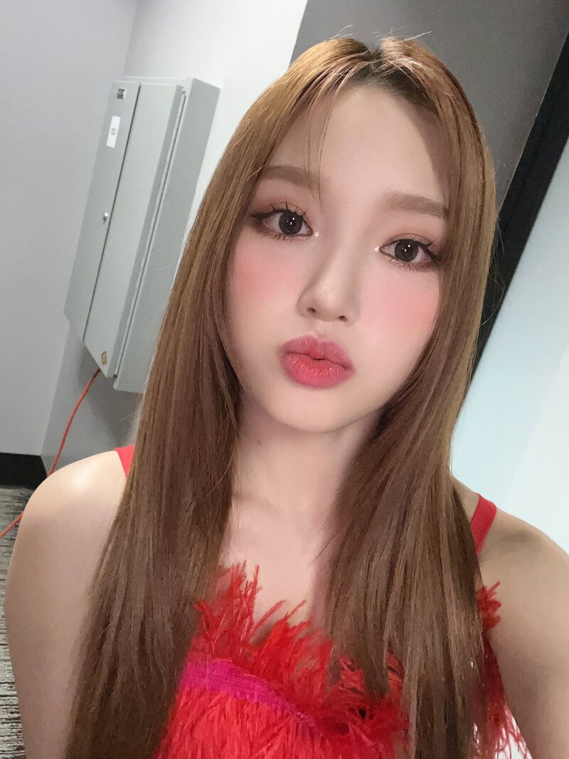 220822 LOONA Twitter Update - GoWon documents 4