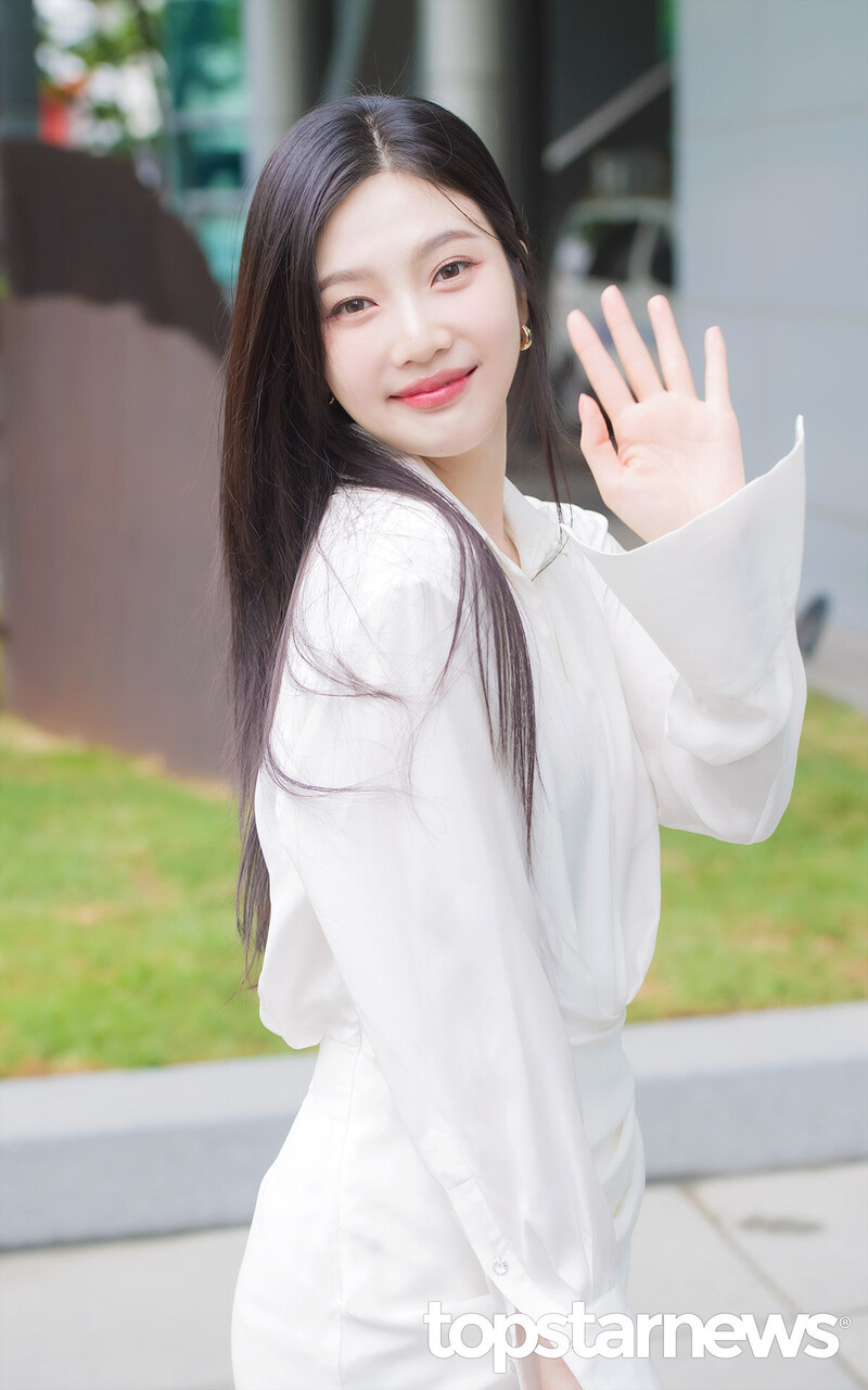 230621 Joy at SBS 'Animal Farm' Commute documents 4