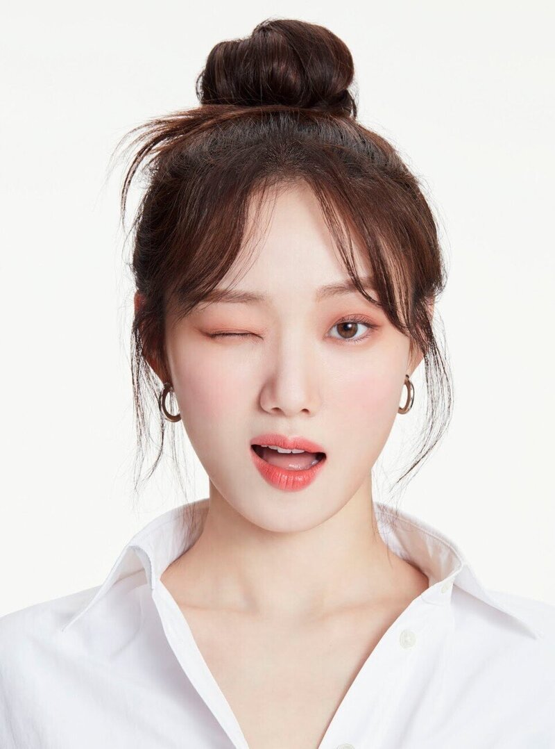 Lee Sung Kyung for Cosmopolitan Korea March 2020 Issue documents 6