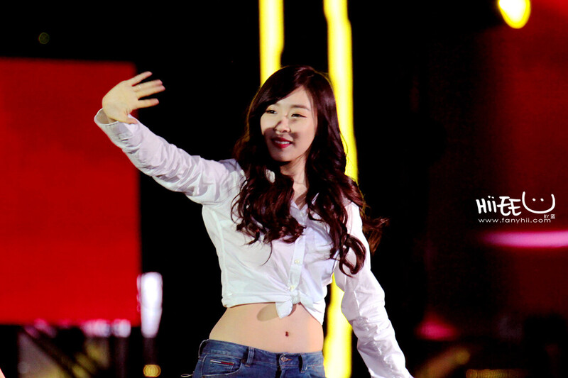 131019 Girls' Generation Tiffany at SMTOWN Concert in Beijing documents 3