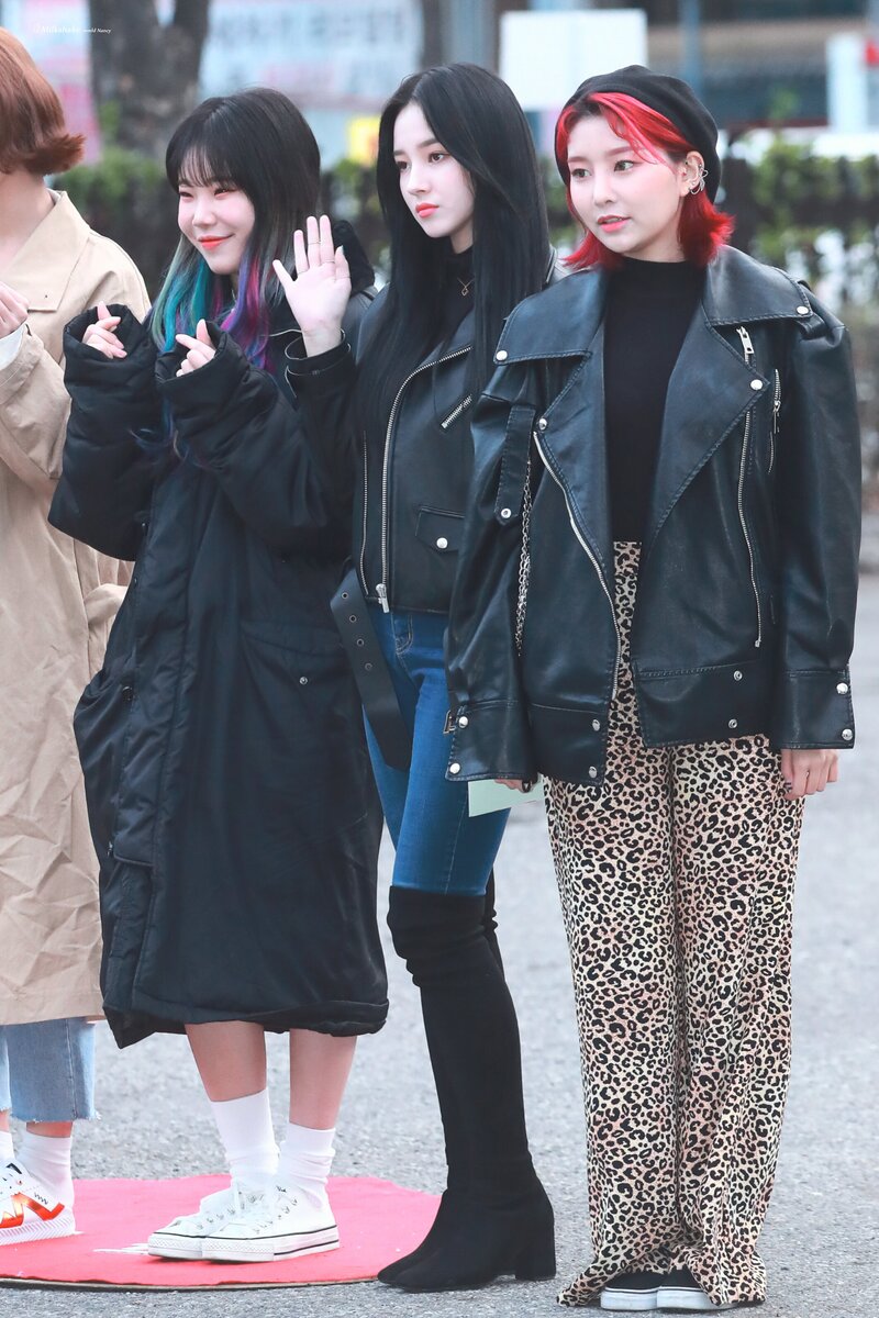 190322 Nancy on the way to Music Bank documents 17