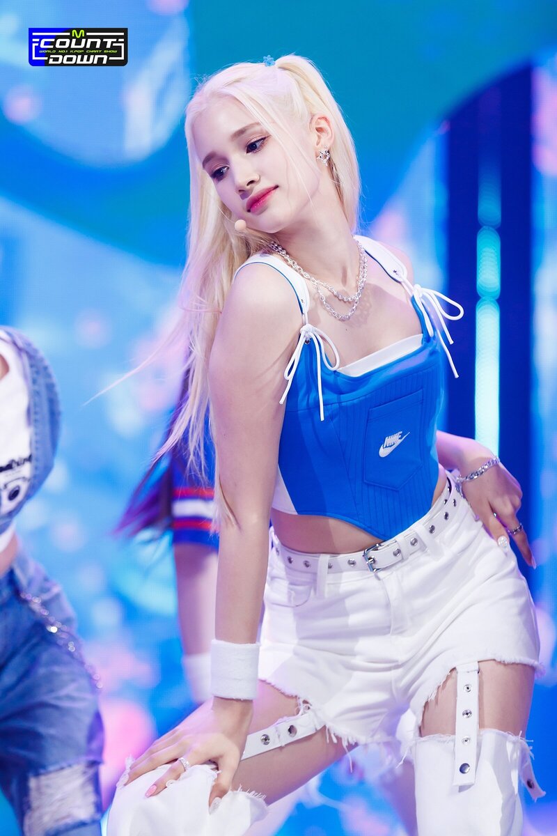 220623 Kep1er - 'UP!' at M Countdown documents 17