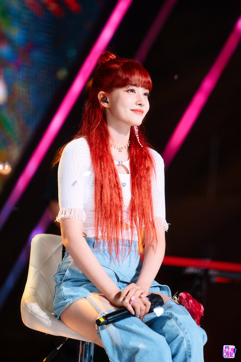 220807 STAYC Yoon 'BEAUTIFUL MONSTER' at Inkigayo documents 23