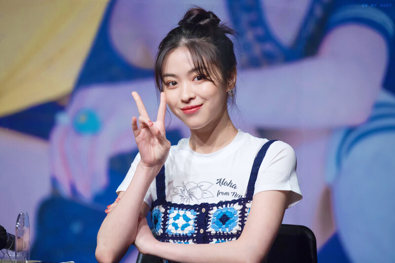 220813 ITZY Ryujin documents 5