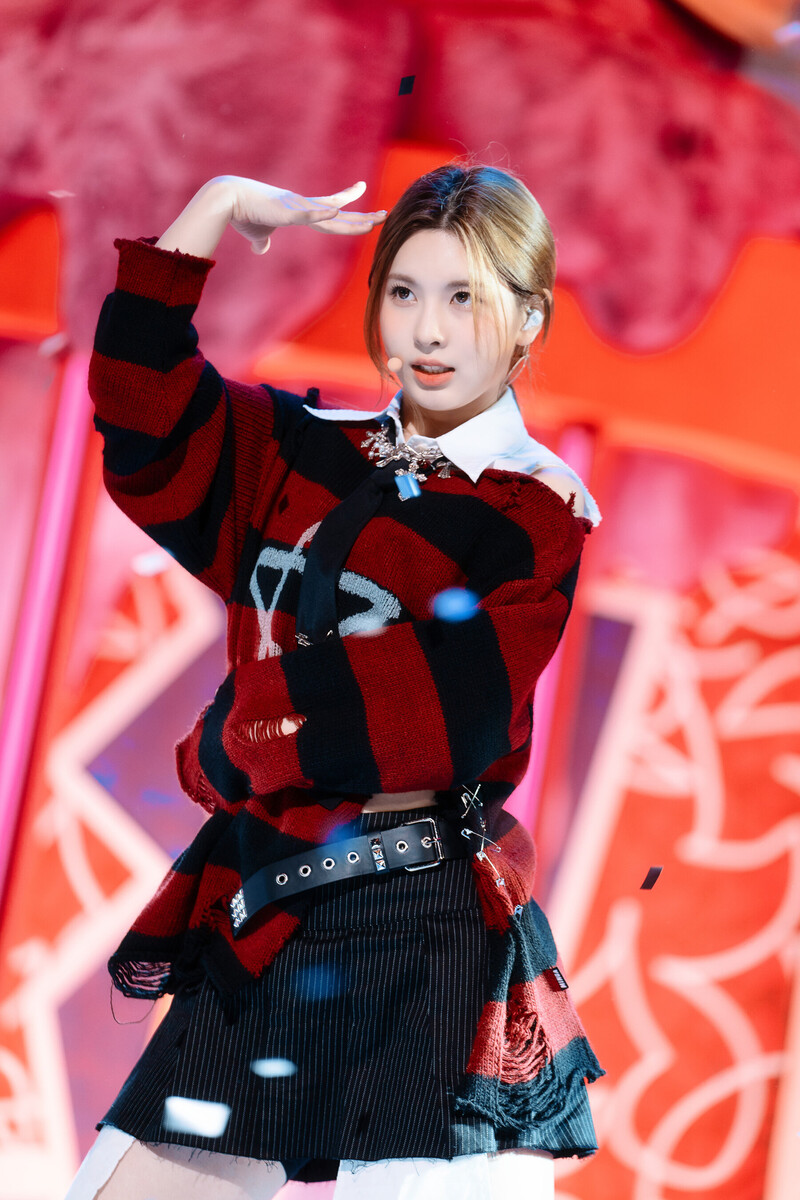 230326 NMIXX Bae - 'Love Me Like This' at Inkigayo documents 2