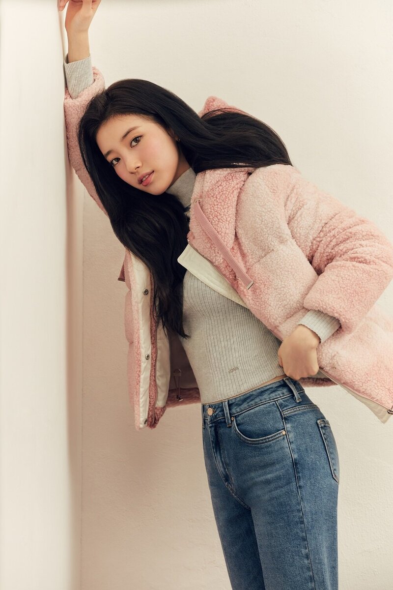 Bae Suzy for Guess 2021 Winter Collection documents 4