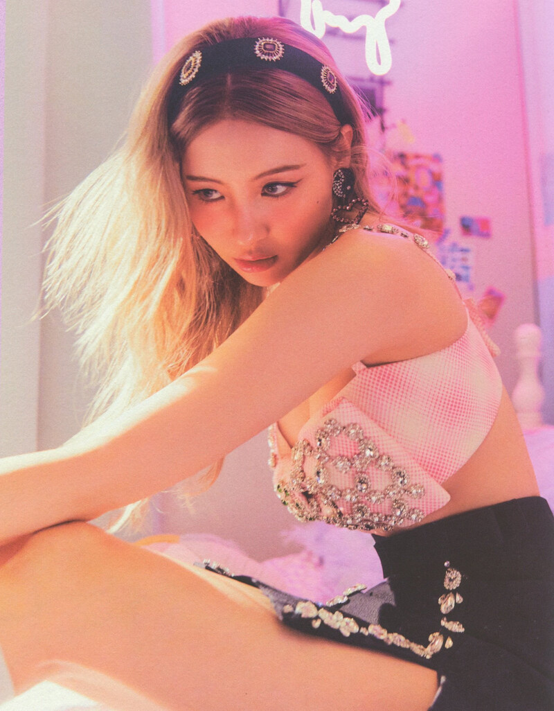 Sunmi - "1/6" Photobook documents 8