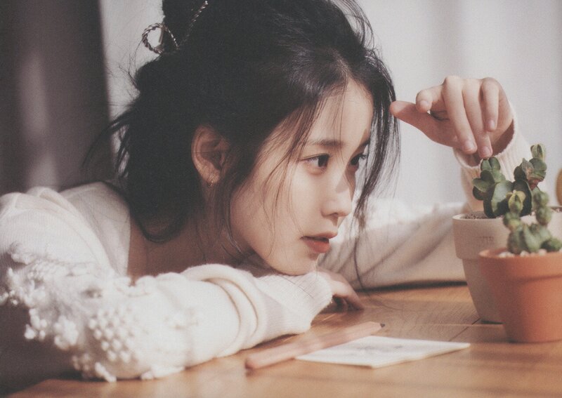 UAENA 6th OFFICIAL FANCLUB KIT PHOTO BOOK documents 22