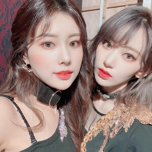 190913 IZ*ONE Sakura & Hyewon instagram update