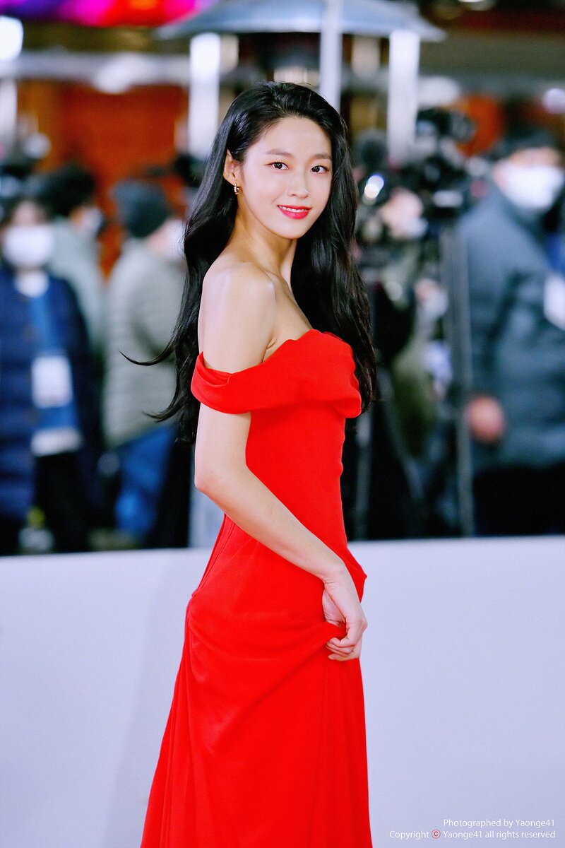 211126 Seolhyun at 42nd Blue Dragon Film Awards Red Carpet documents 2