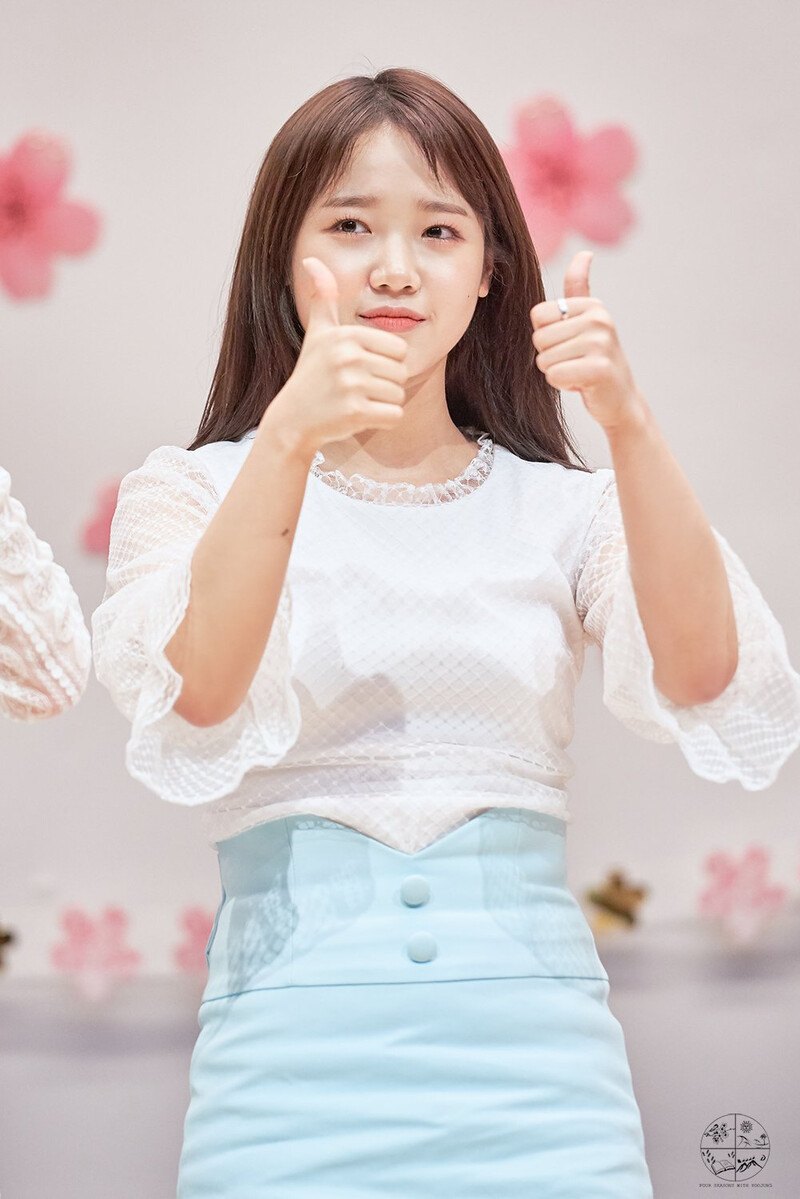 180415 Weki Meki Yoojung at Bundang 'Lucky' Fansign documents 10