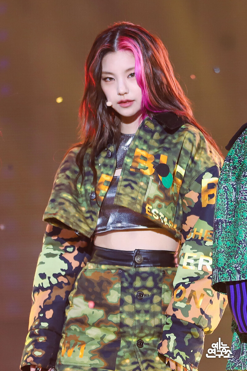 211016 ITZY - 'SWIPE' at Music Core documents 3