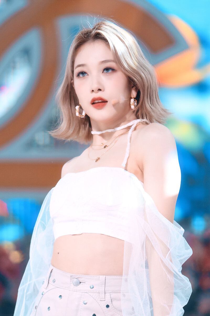 220123 fromis_9 Seoyeon - 'DM' at Inkigayo documents 8