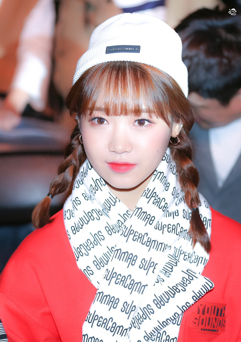 171017 Weki Meki Yoojung at Seoul Fashion Week 'HERA' documents 1