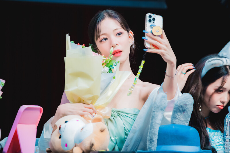 220708 fromis_9 Chaeyoung documents 13