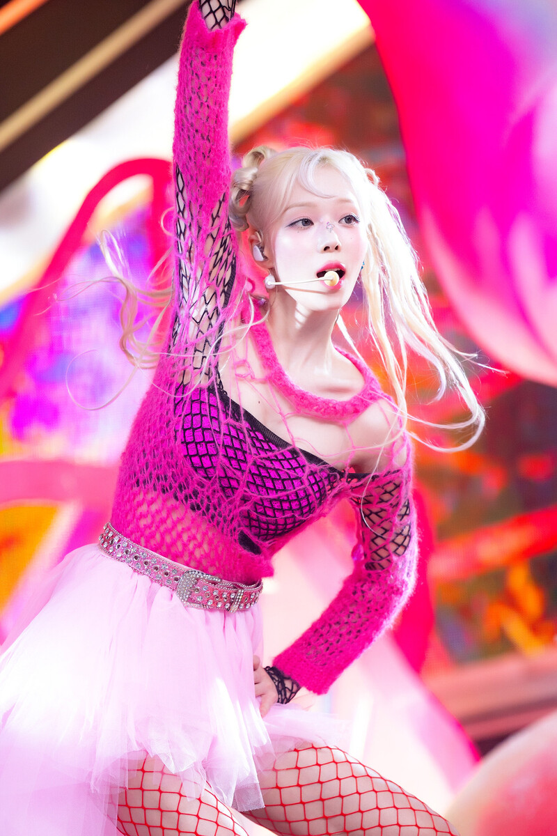 240519 aespa Winter - 'Supernova' at Inkigayo documents 14