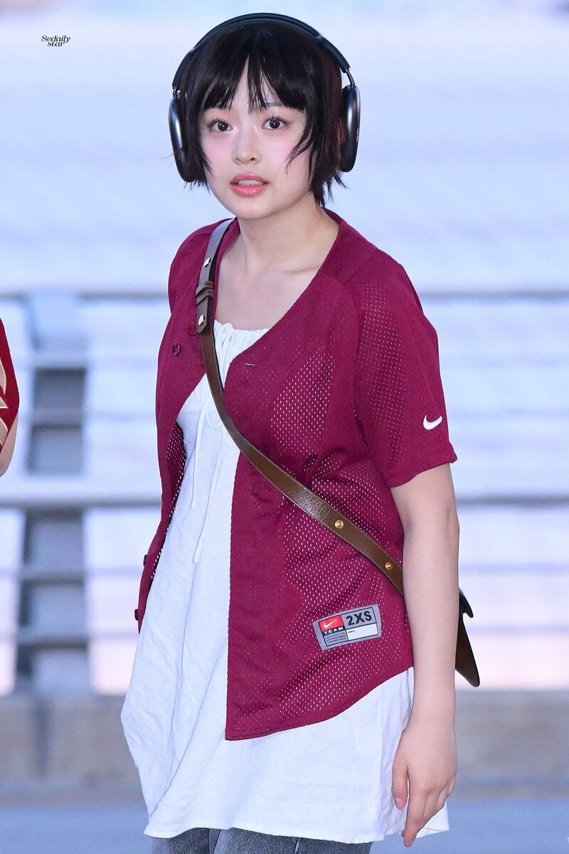 240603 New Jeans Hanni at Incheon International Airport documents 5
