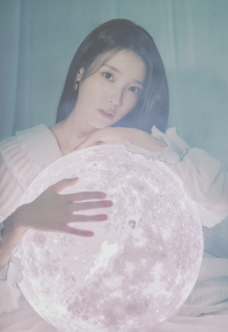 IU 2023 Season's Greetings (Scans) documents 7