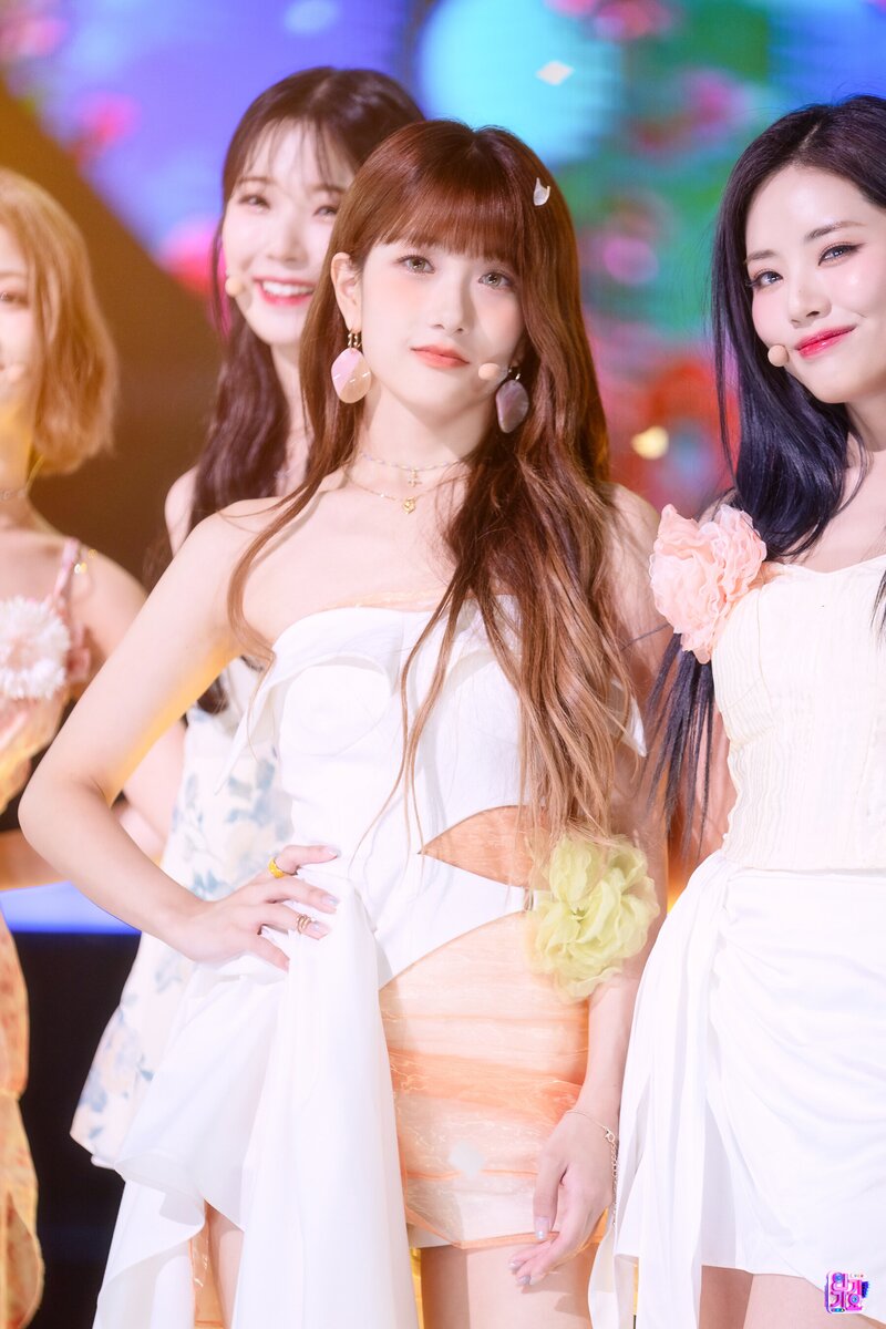 220710 fromis_9 Seoyeon - 'Stay This Way' at Inkigayo documents 3