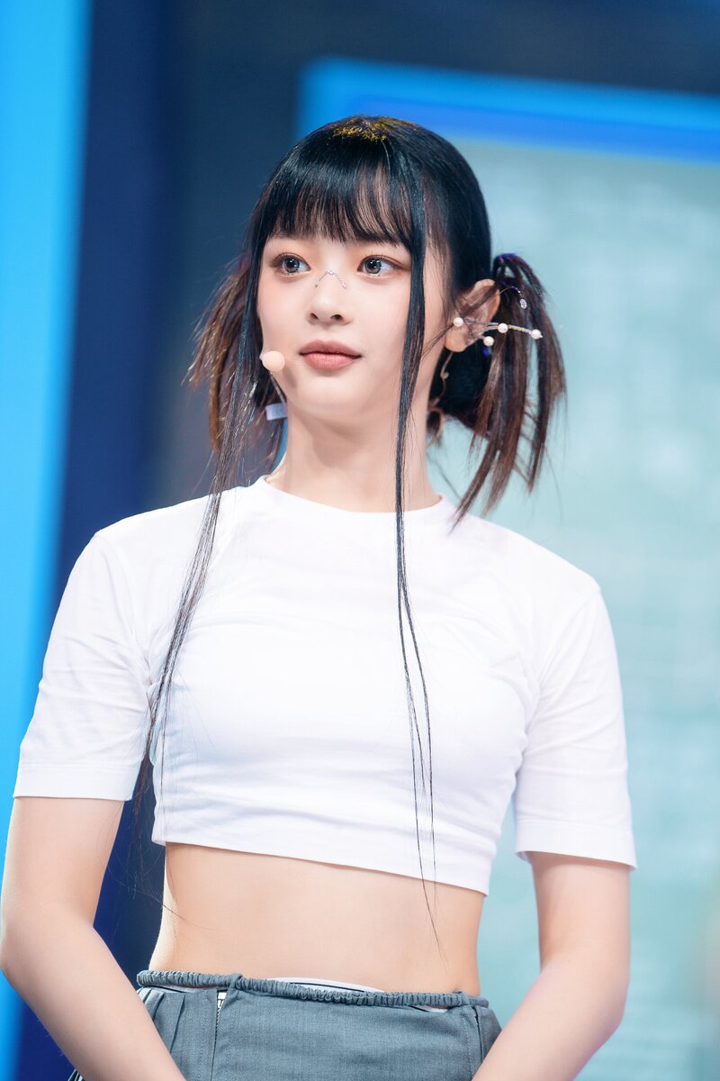 220807 NewJeans Hanni 'Cookie' at Inkigayo documents 2