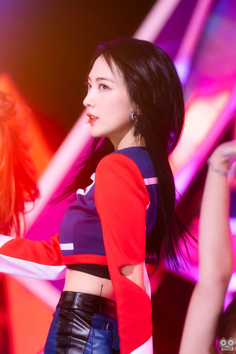 221204 KARA Jiyoung - 'WHEN I MOVE' at Inkigayo documents 8