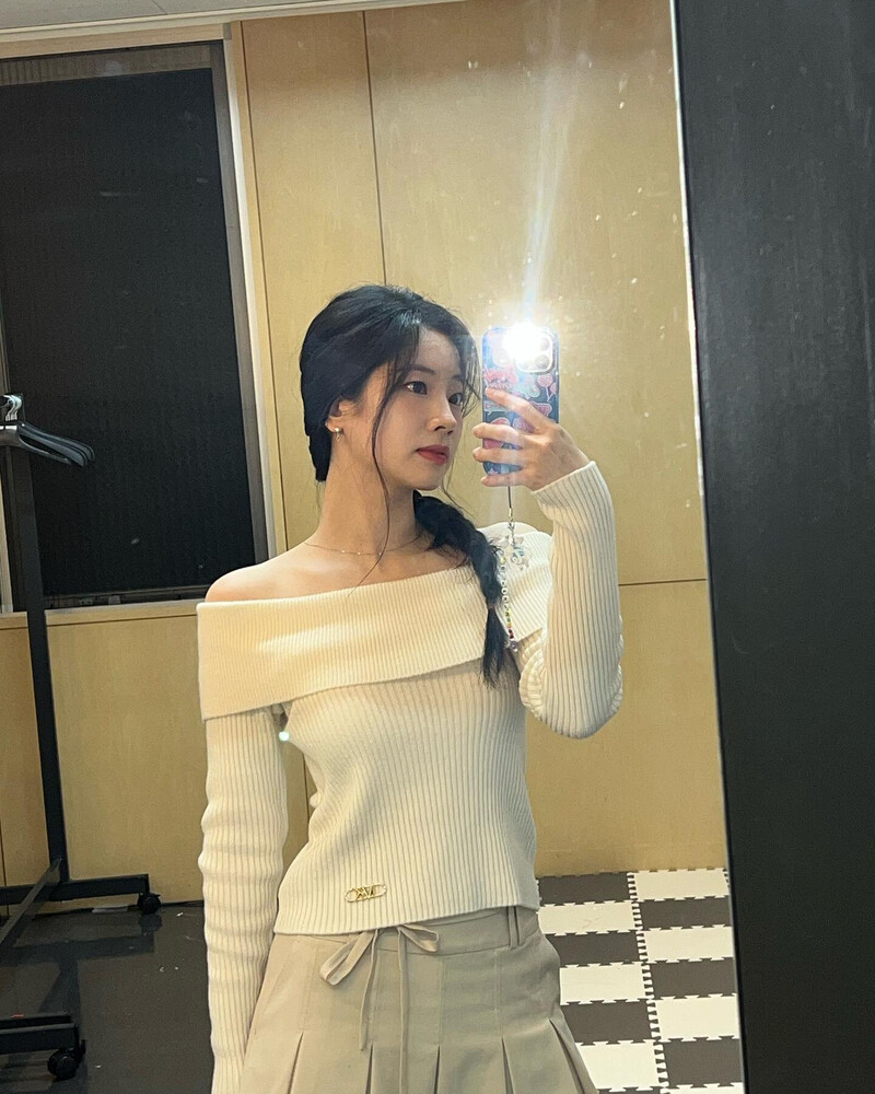 231010 - DAHYUN Instagram Update documents 2