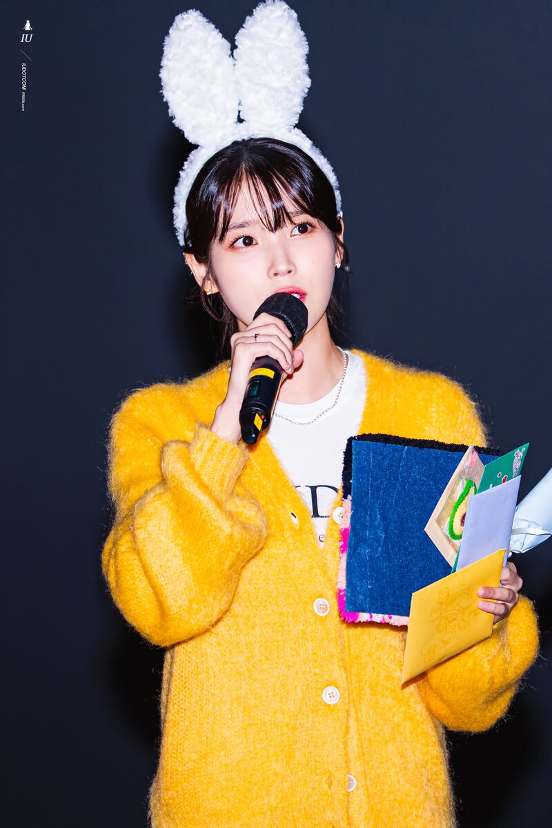 231013 IU - 'The Golden Hour' Movie Stage Greeting documents 19