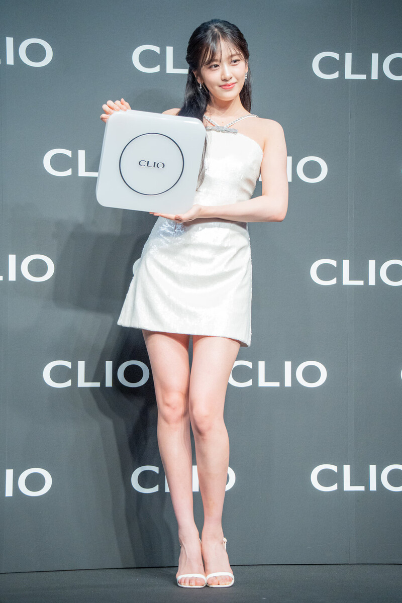 241010 IVE's Yujin at CLIO Product Launch Event in Japan documents 5