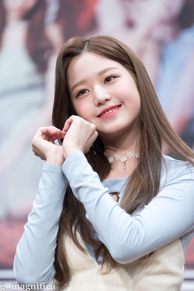 181117 IZ*ONE Wonyoung at Fansign documents 29