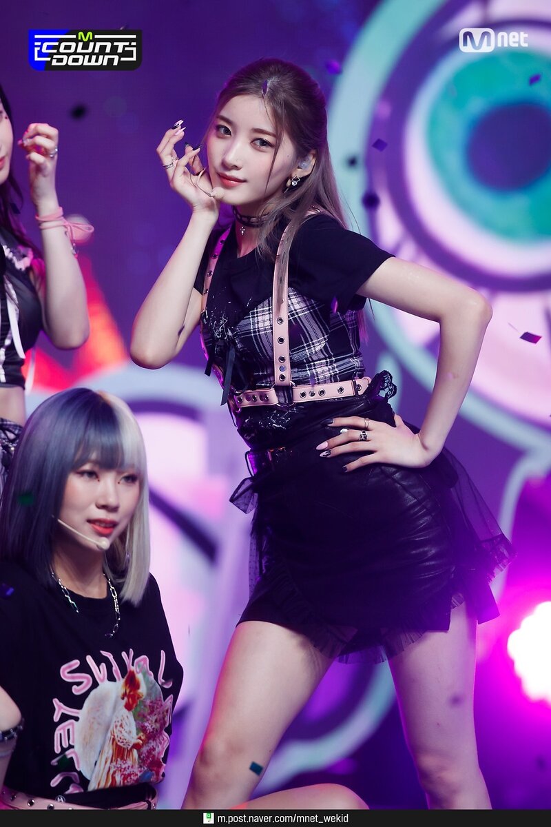 210909 PURPLE KISS - "Zombie" at MCOUNTDOWN documents 16