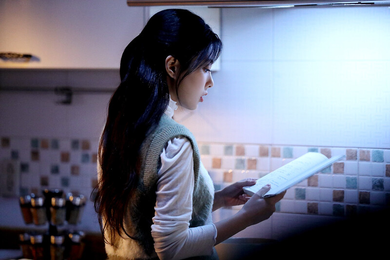 220112 8D Naver Post - Hyewon 'W' MV Shoot Behind documents 13