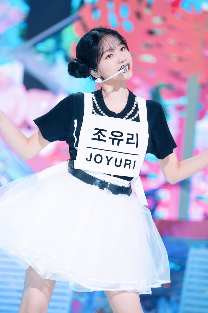 220605 Jo Yuri - 'Love Shhh!' at Inkigayo documents 10