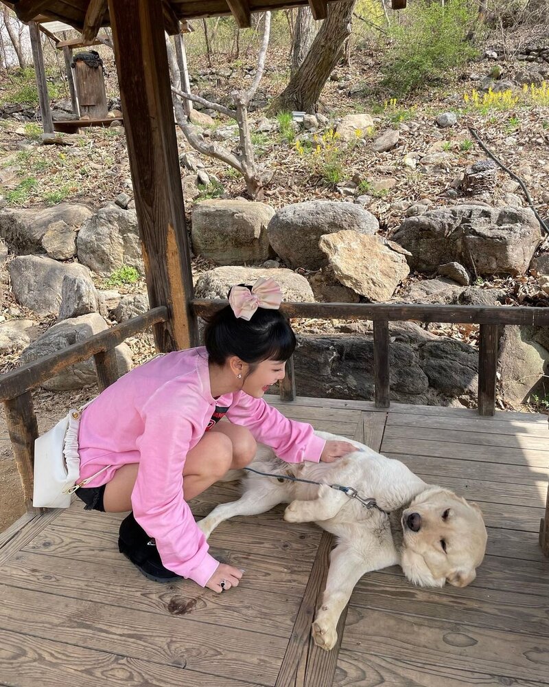 220606 Minnie Instagram Update with Shuhua documents 4