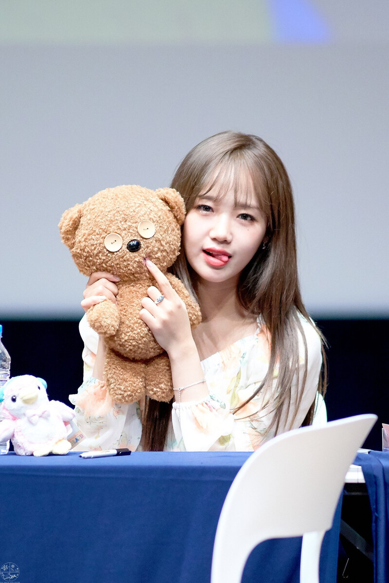 190824 Weki Meki Yoojung at 'WEEK END LOL' Hongdae Fansign documents 2