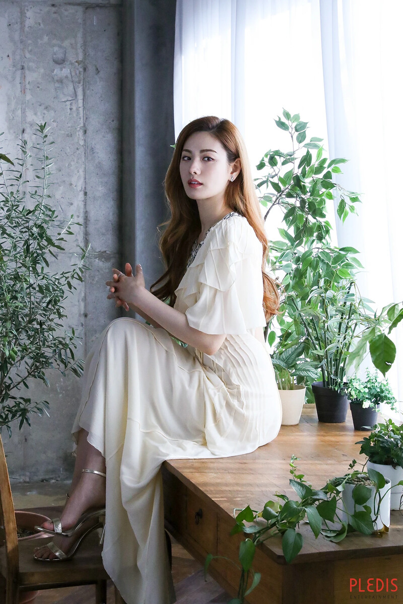 210323 Pledis Naver Post - Nana 'Oh My Ladylord' Poster Shooting documents 6