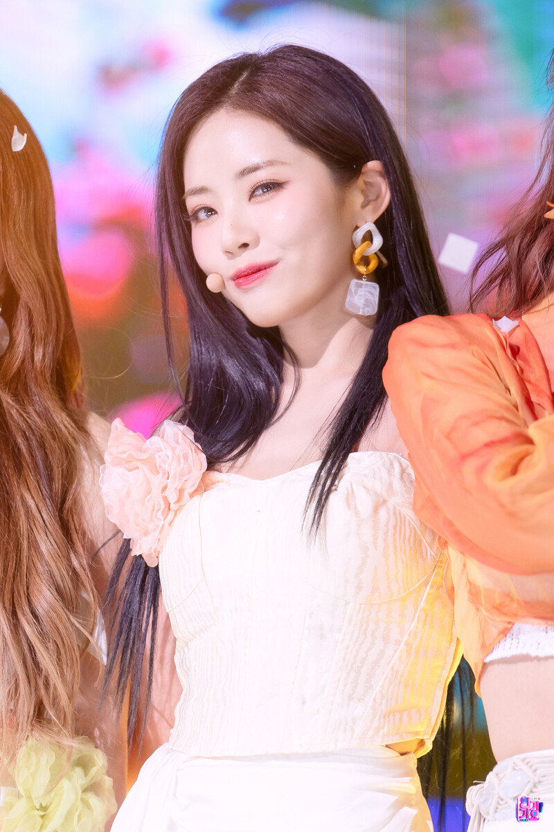 220710 fromis_9 Jiwon - 'Stay This Way' at Inkigayo documents 7