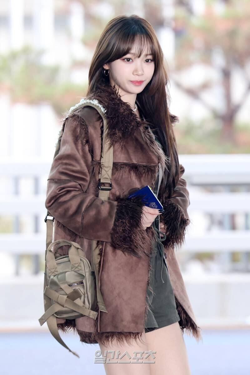 240104 LE SSERAFIM Chaewon - ICN Airport documents 12