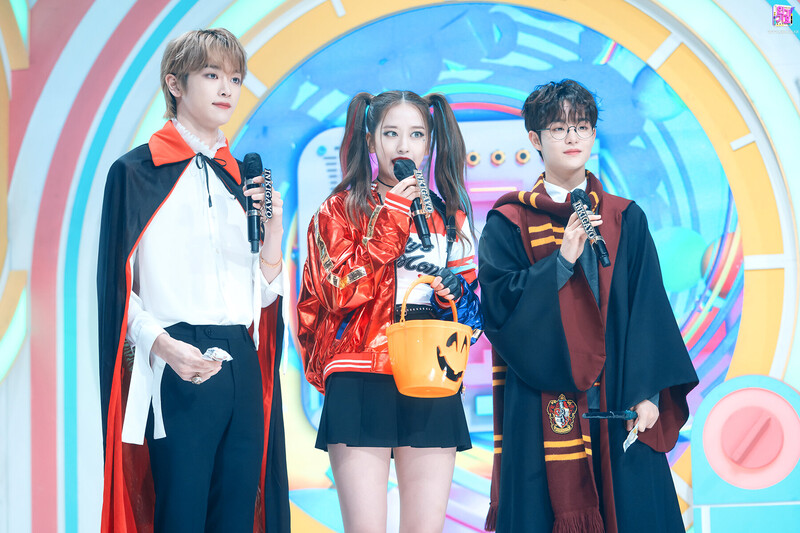 211031 Inkigayo MC's Yujin, Jihoon & Sungchan documents 3